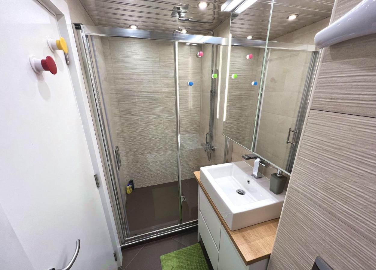 Unique Luxurious Jacuzzi Penthouse Duplex In City Center! 2 Baths! Free Parking! Sofya Dış mekan fotoğraf
